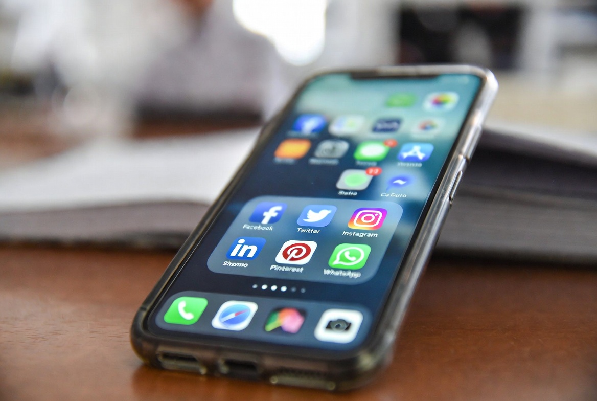 How to Block Social Media Apps During School Hours: A 2024 Blueprint for Focus - Ultimate Phone Spy blog article about null