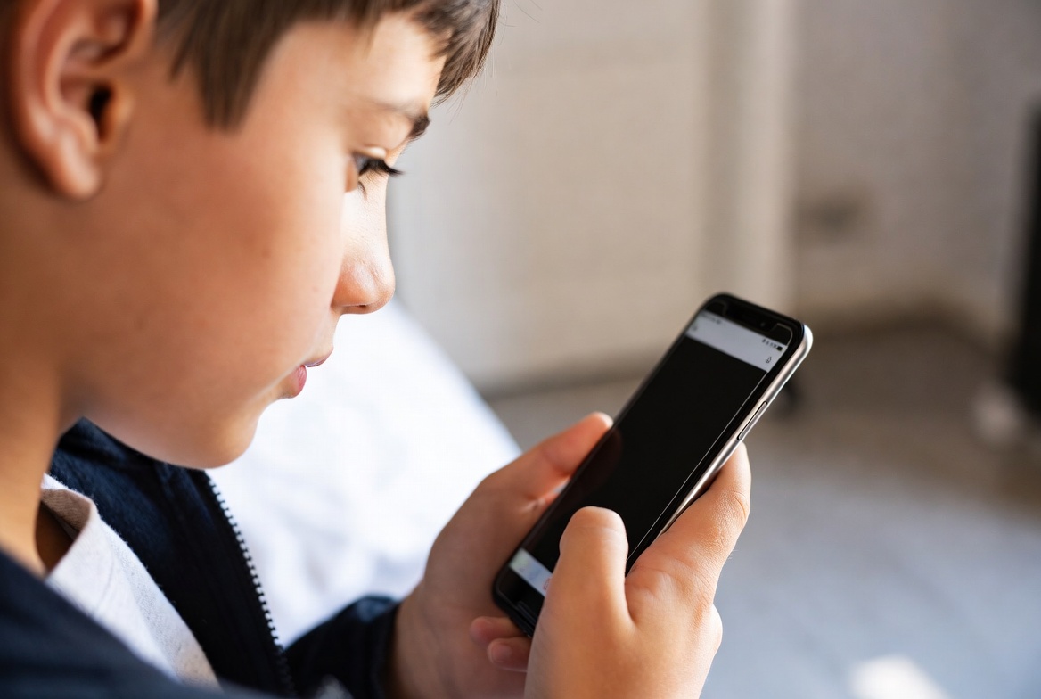 How to Block TikTok on a Child's iPhone: A 2024 Step-by-Step Guide - Ultimate Phone Spy blog article about null