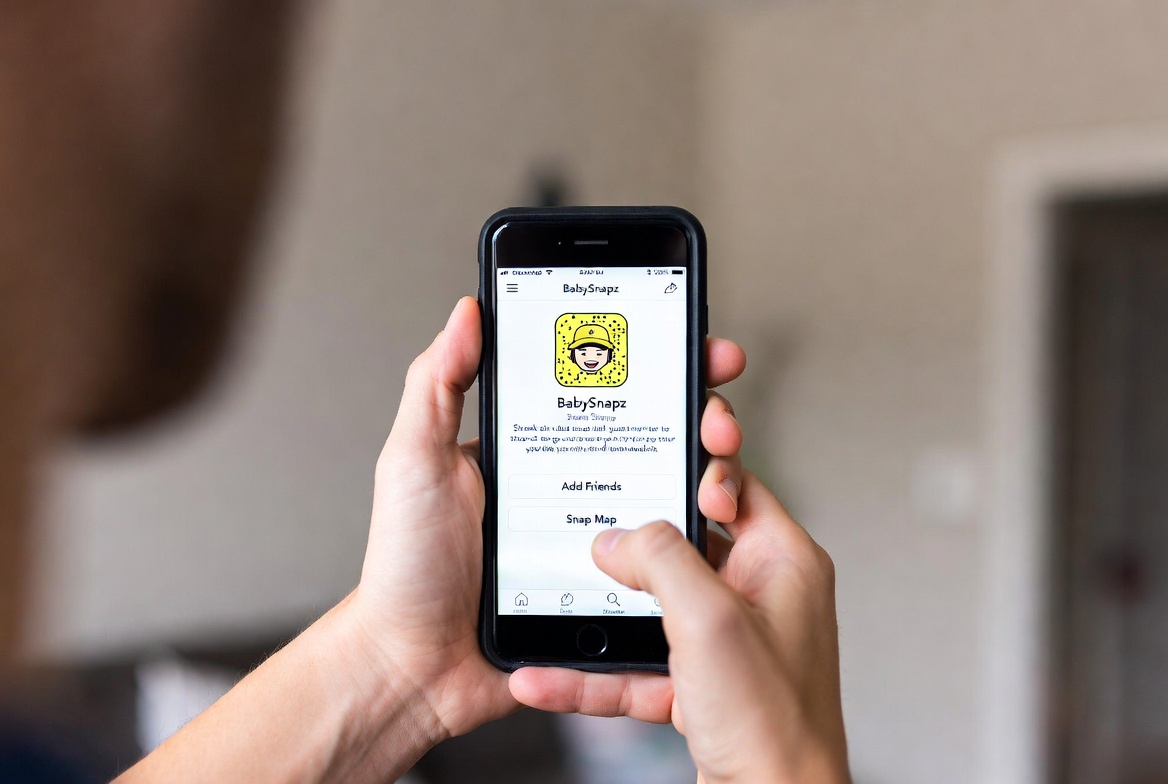 How to Monitor Kids' Snapchat Activity: A 2024 Parent's Guide