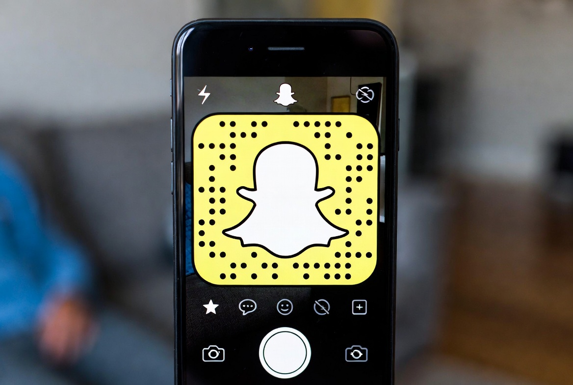 How to Monitor Snapchat Without Jailbreaking iPhone: A Safe 2024 Guide - Ultimate Phone Spy blog article about null